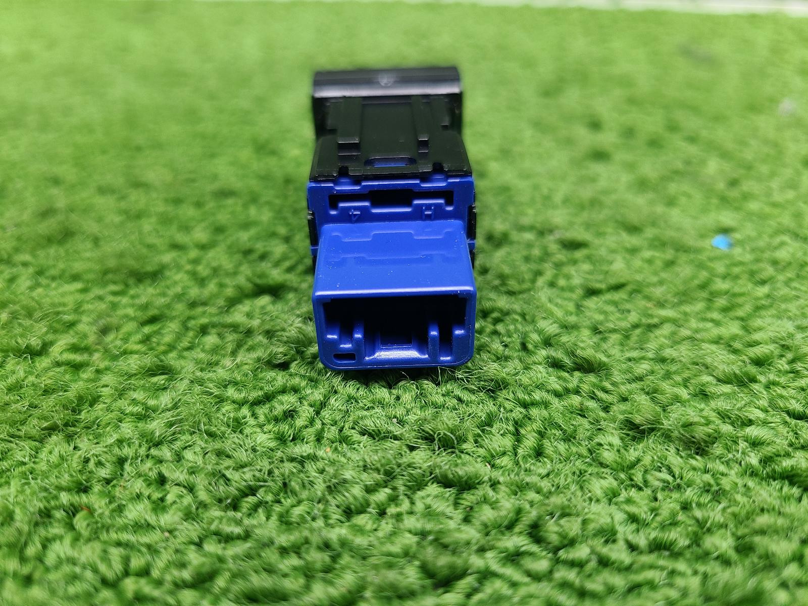 View Auto part Misc Switch/Relay Toyota Landcruiser 2023