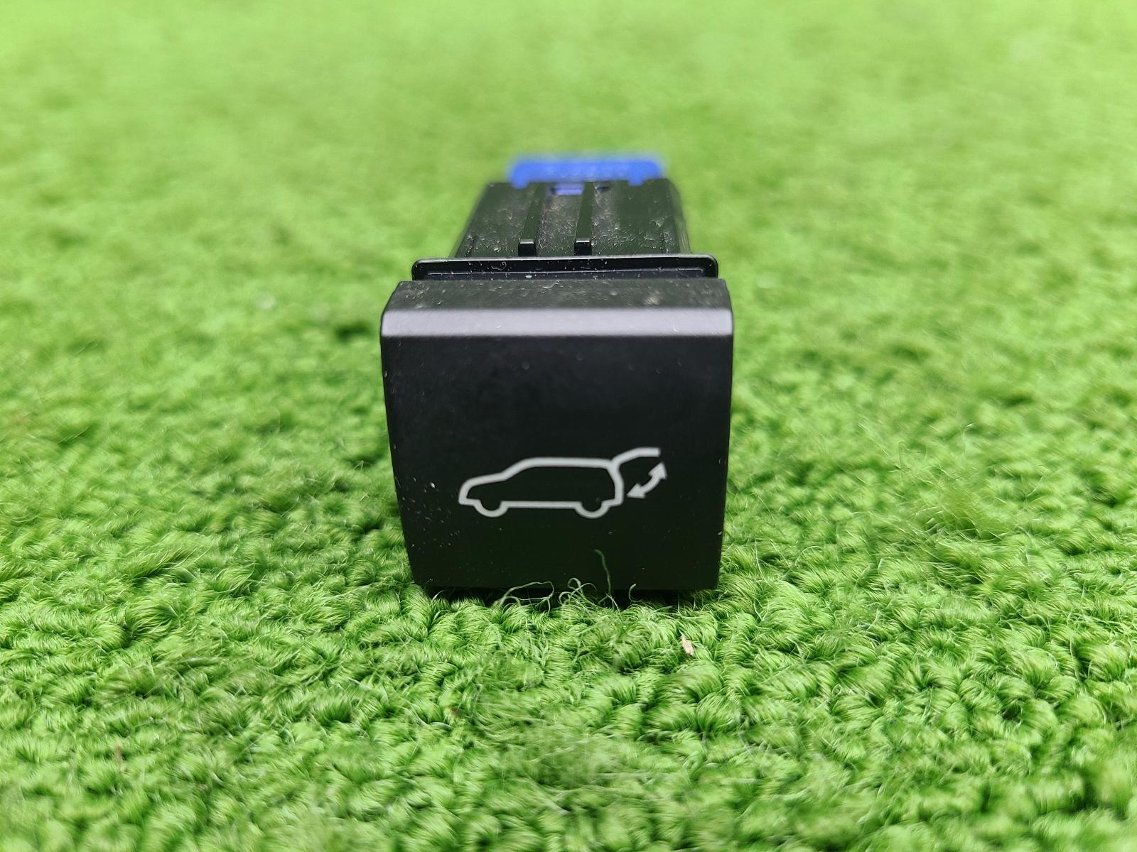 View Auto part Misc Switch/Relay Toyota Landcruiser 2023