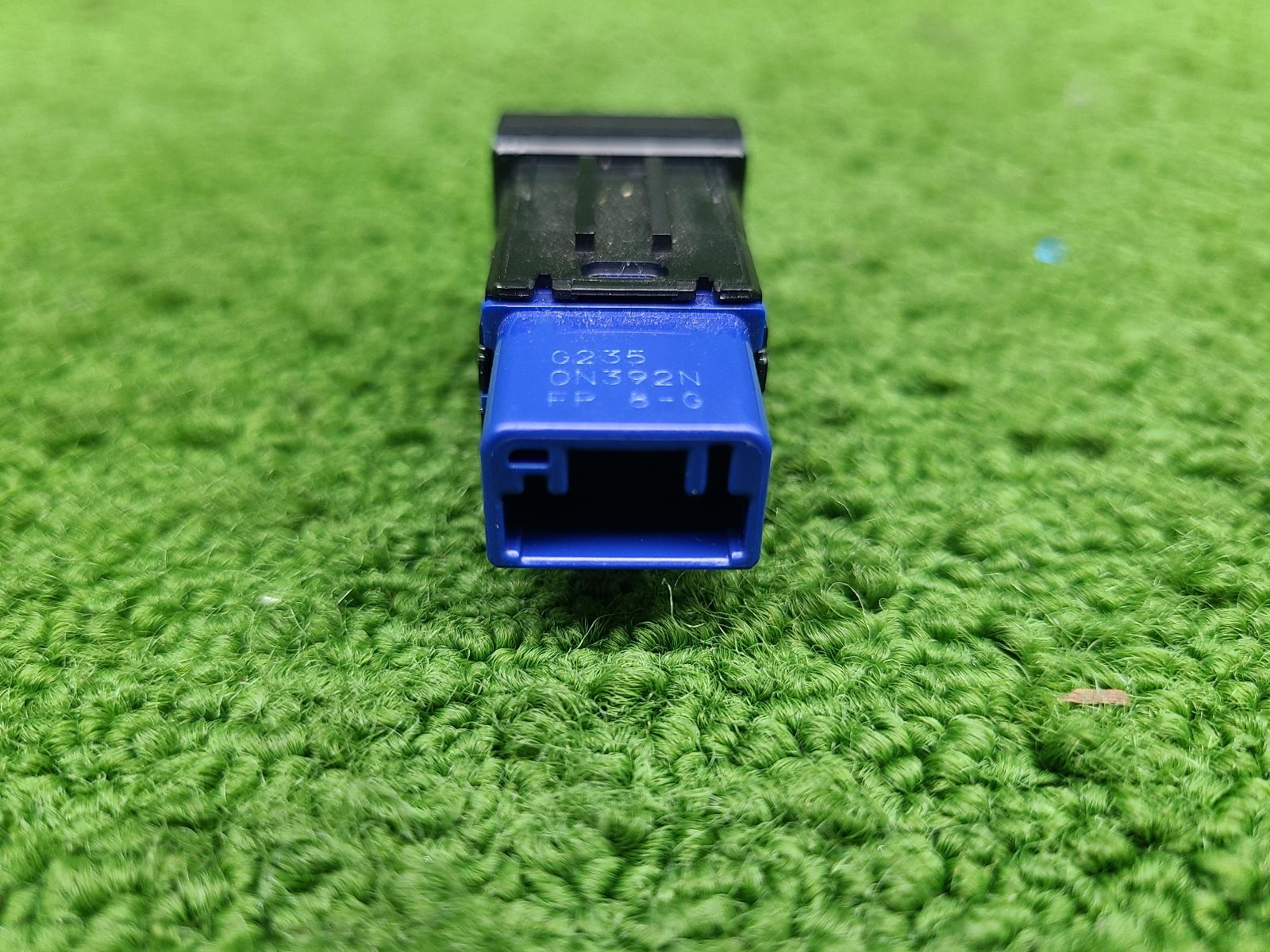 View Auto part Misc Switch/Relay Toyota Landcruiser 2023