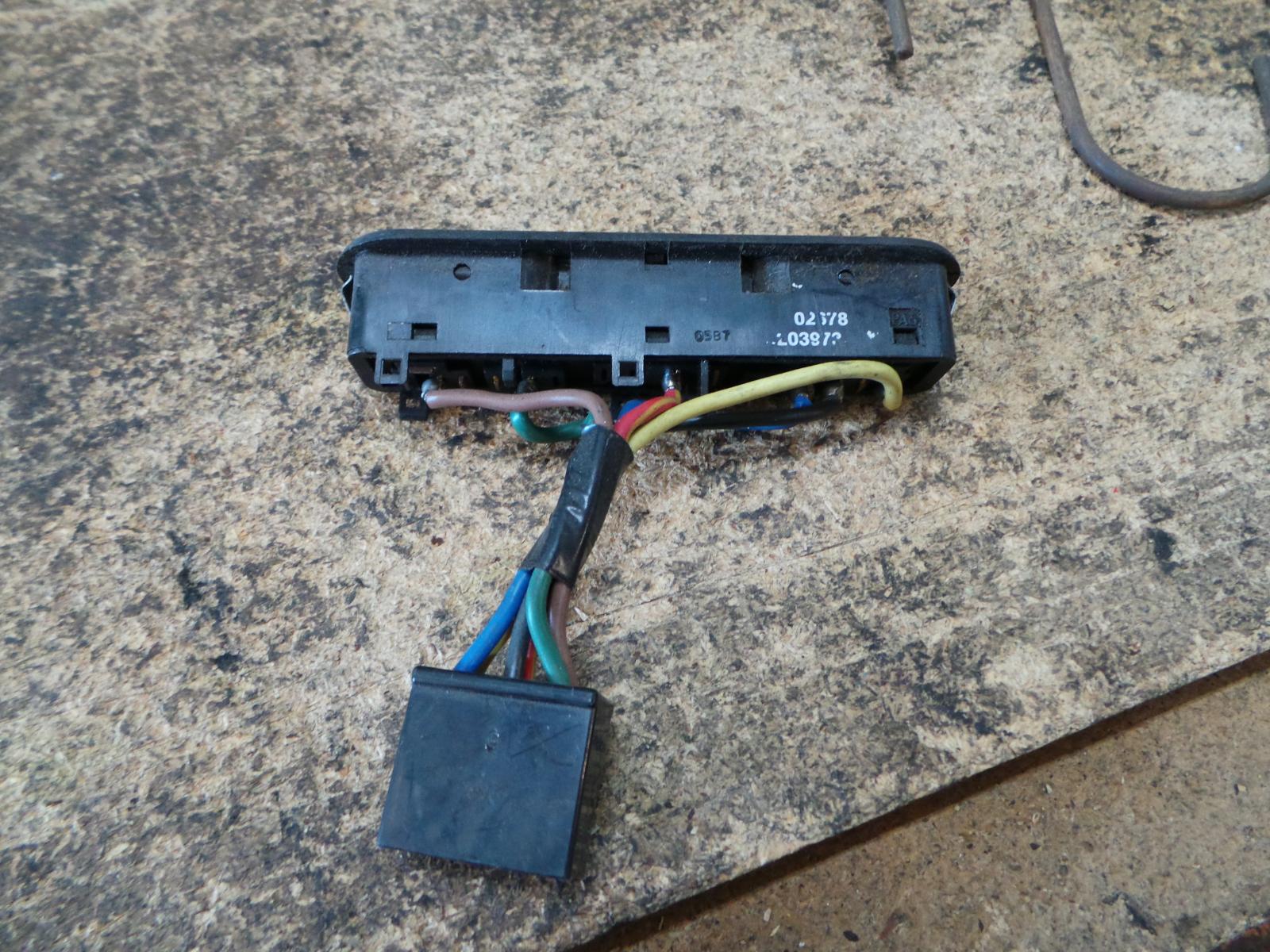 View Auto part Pwr Dr Wind Switch Holden Commodore 1993