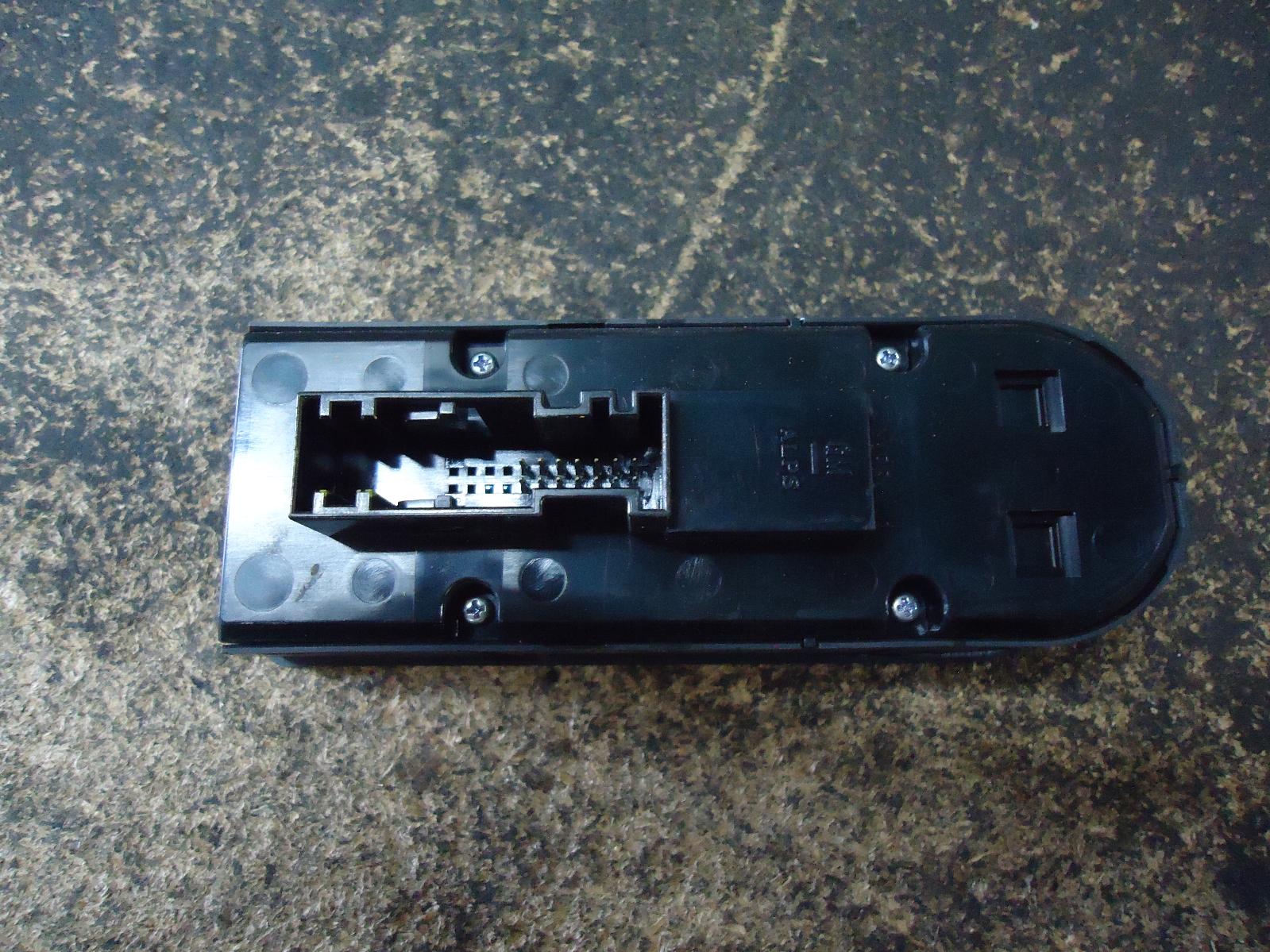 View Auto part Pwr Dr Wind Switch Holden Astra 2008