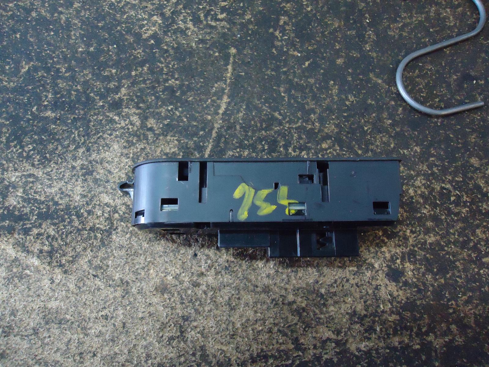View Auto part Pwr Dr Wind Switch Holden Astra 2008