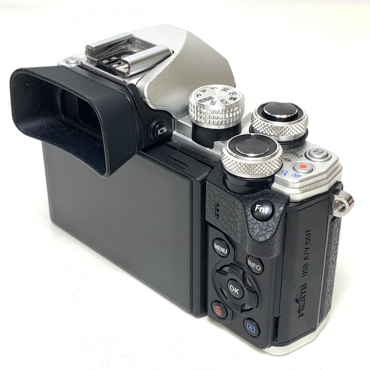 [USED] Olympus OM-D E-M10 Mark II Body (Silver) (SC 3K, 96% Like New) — [USED] Olympus OM-D E-M10 Mark II Body (Silver)
