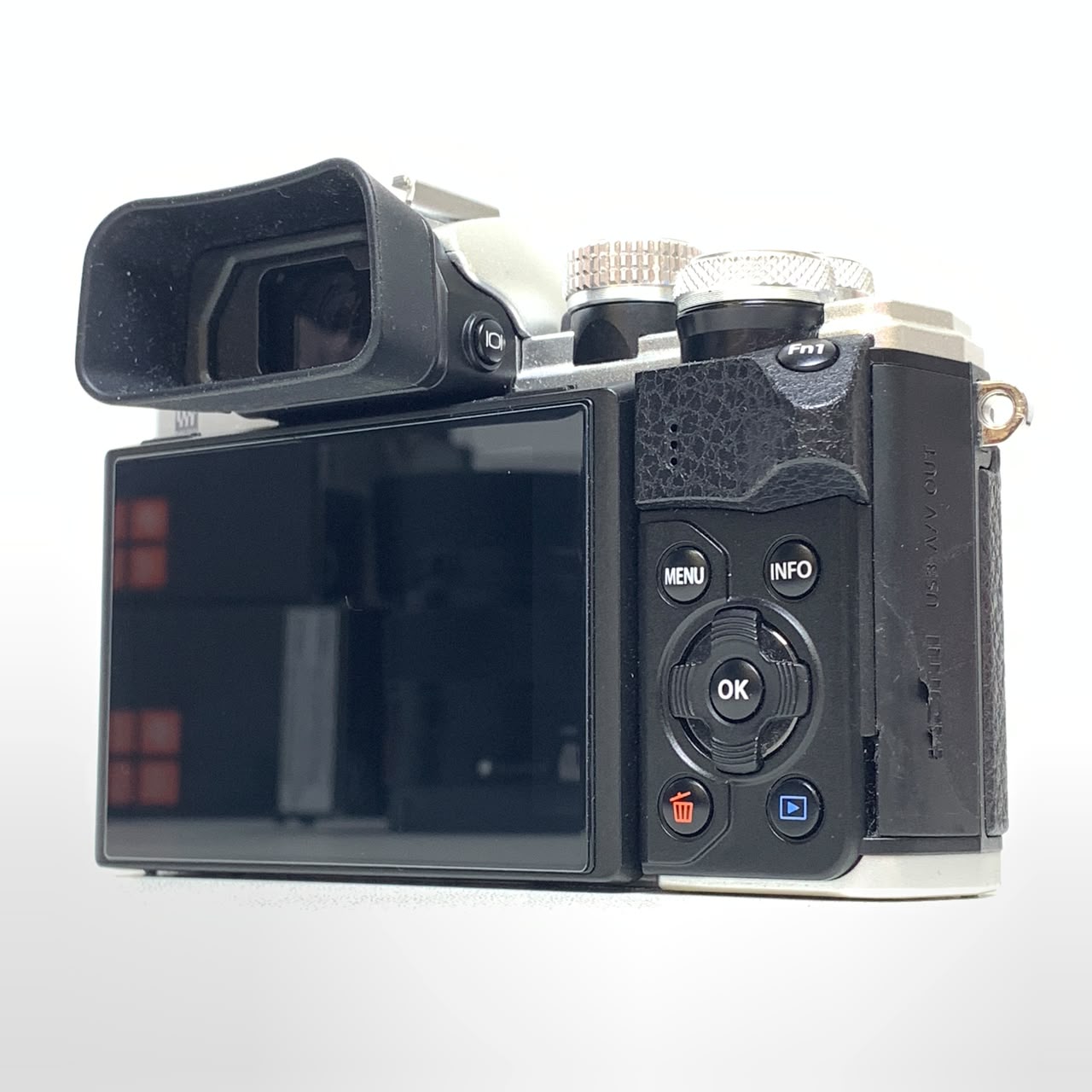 [USED] Olympus OM-D E-M10 Mark II Body (Silver) (SC 3K, 96% Like New) — [USED] Olympus OM-D E-M10 Mark II Body (Silver)