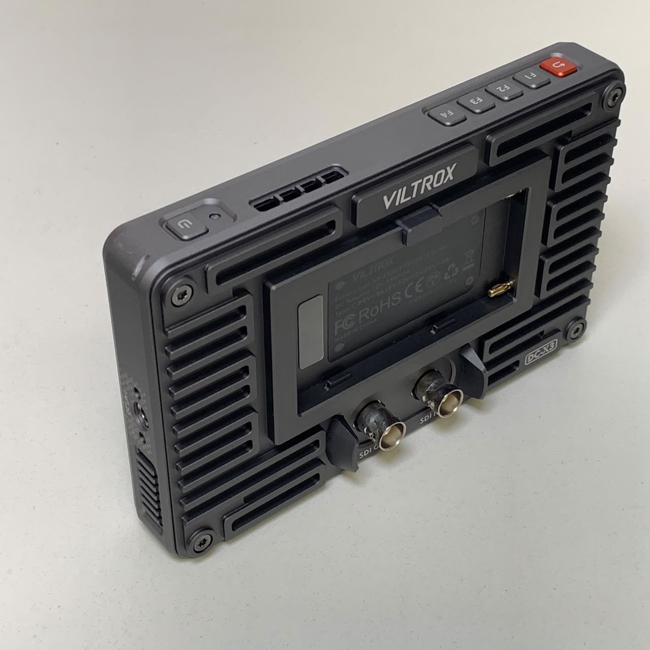 [USED] Viltrox DC-X3 Professional Photographic Monitor With Cage,Hood and Battery (97% Like New ) — [USED] Viltrox DC-X3 Professional Photographic Monitor With Cage,Hood and Battery