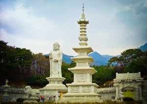 Kuil di Donghwasa