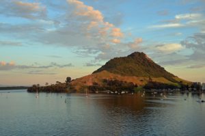 Mauao atau Gunung Maunganui