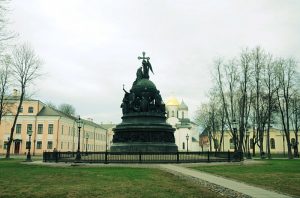 monumen millenium di rusia