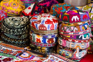 Pakaian Tradisional, Bulu, dan Sulaman
