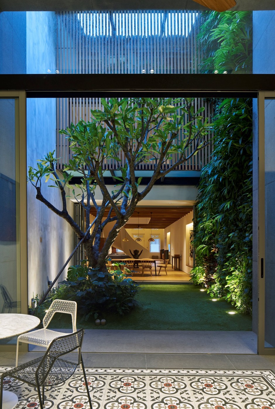 17 BR house by Ong Ong Sumber contemporist com 