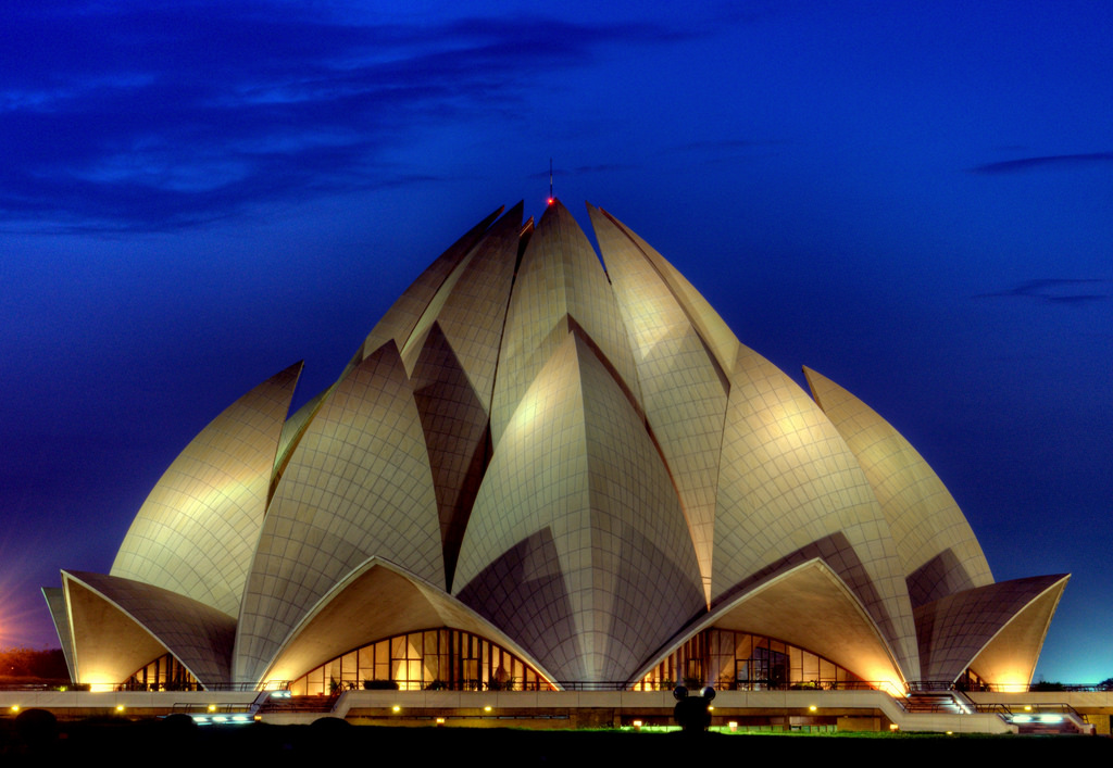 Lotus temple di New Delhi, India (Sumber: www.edcast.com)