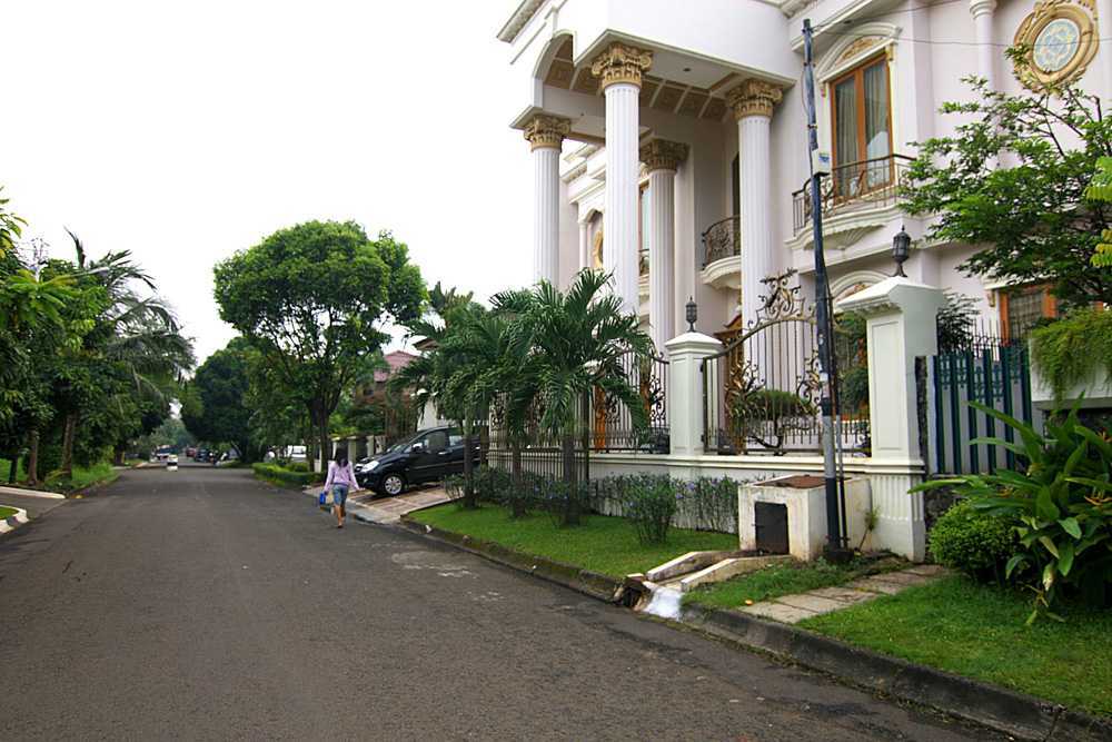 Suasana di kompleks Pondok Indah (Sumber: www.pondokindahgroup.co.id)