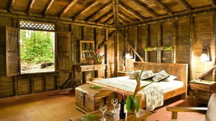 Ruangan dari bambu (Sumber: batamtoday.com)