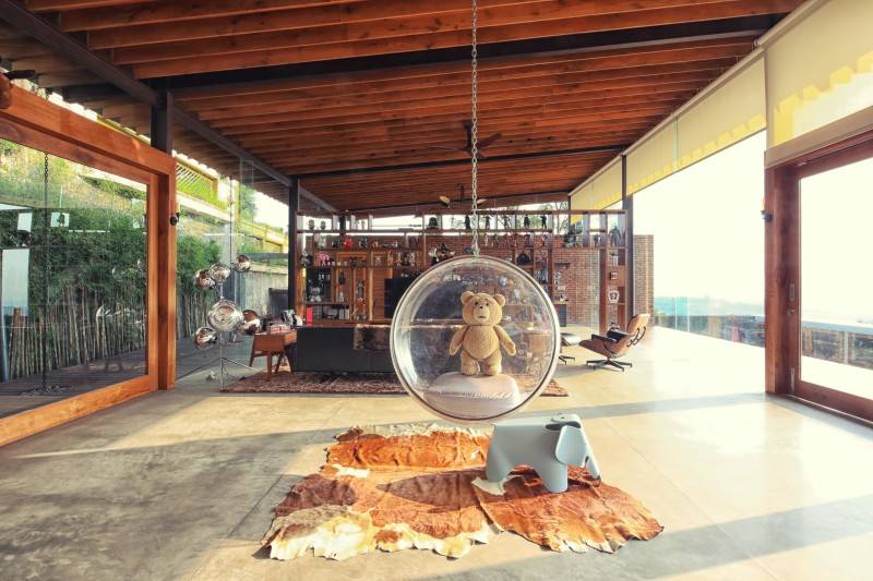 Desain ruang tamu kecil Revahouse karya Revano Satria [Sumber: arsitag.com]