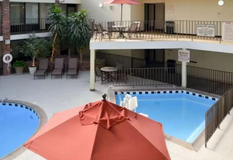 This is the image of the Clarion Inn & Suites Bowling Green #2