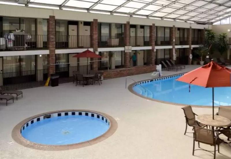 This is the image of the Clarion Inn & Suites Bowling Green #5