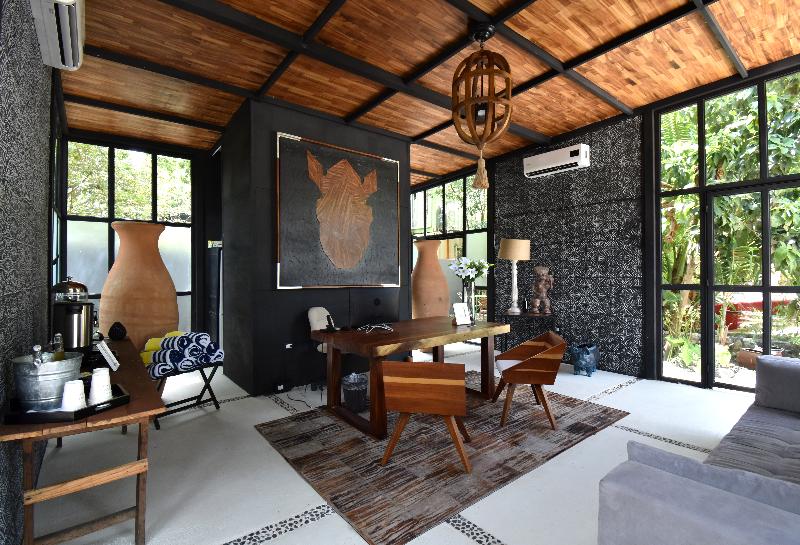 This is the image of the BARRO NEGRO #5