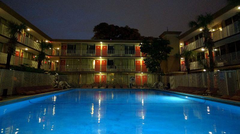 This is the image of the Red Carpet Inn Airport / Cruise Port #4