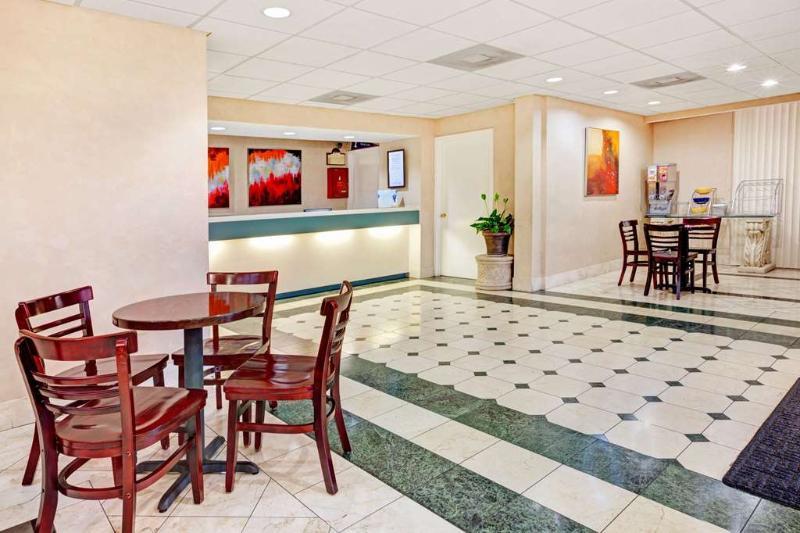 This is the image of the 817 Hotel Days Inn by Wyndham Arlington Six Flags #3