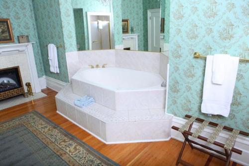 This is the image of the DuPont Mansion Historic Bed and Breakfast #5