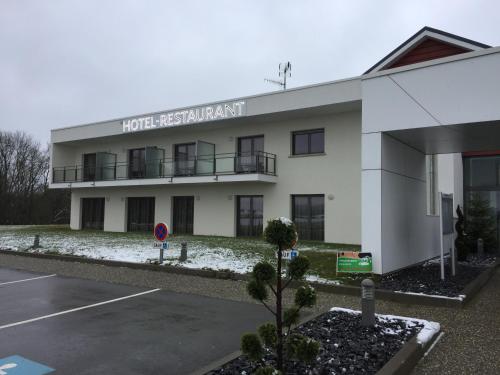 This is the image of the Hotel - Restaurant La Claire Foret #4