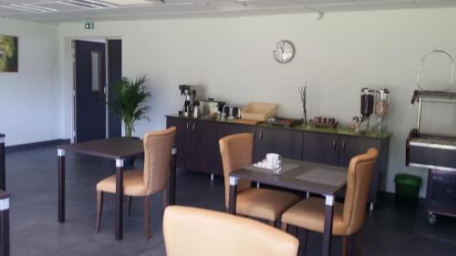 This is the image of the Hotel - Restaurant La Claire Foret #2