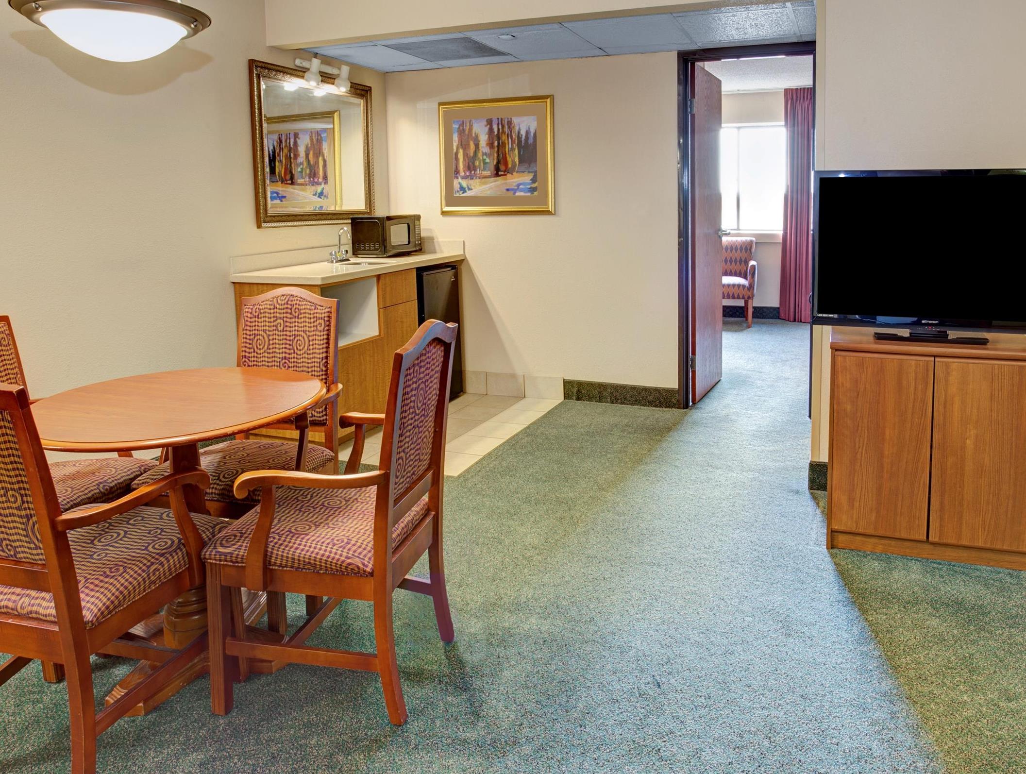 This is the image of the Ramada by Wyndham Indianapolis Airport #3