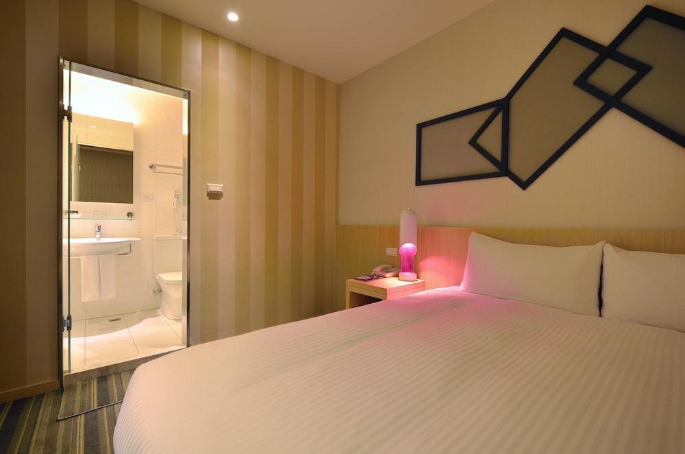 This is the image of the Lion Hotel #1