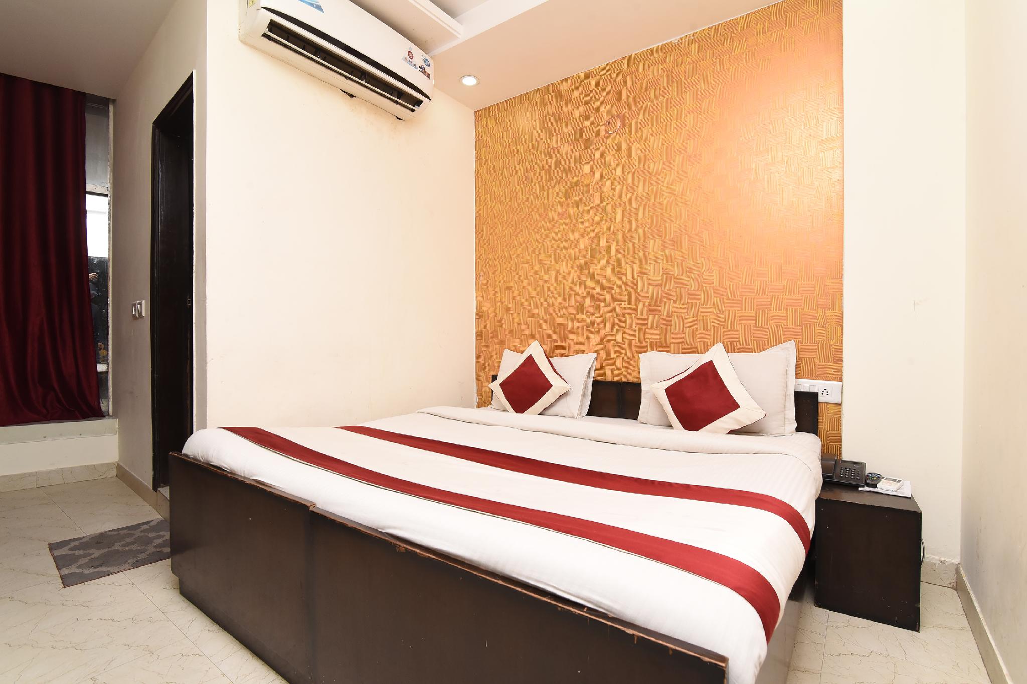 This is the image of the OYO 23677 Hotel Marina #4