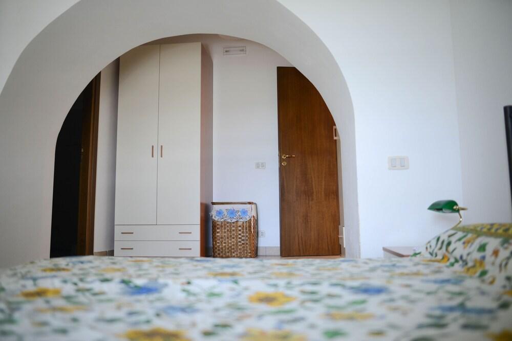 This is the image of the Le Giare Cannicchio Acciaroli #2