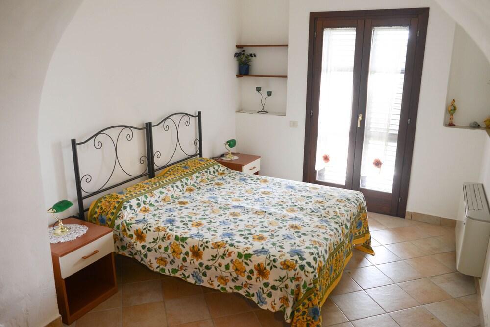 This is the image of the Le Giare Cannicchio Acciaroli #3