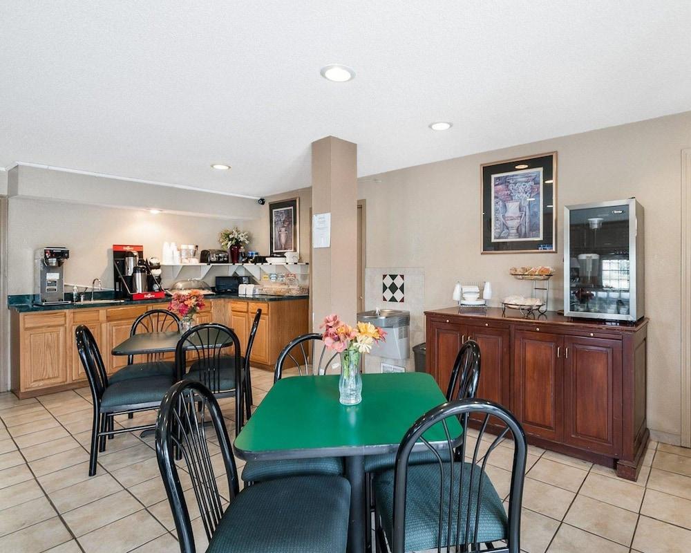 This is the image of the Rodeway Inn & Suites Olathe #2
