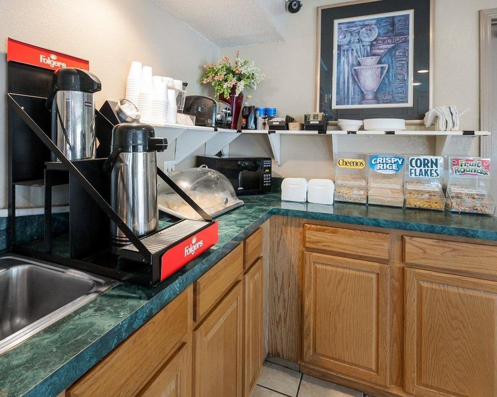 This is the image of the Rodeway Inn & Suites Olathe #5