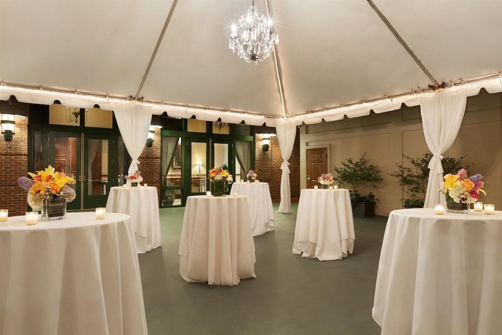 This is the image of the Doubletree Suites By Hilton Hotel And Suites Charleston-historic District #5