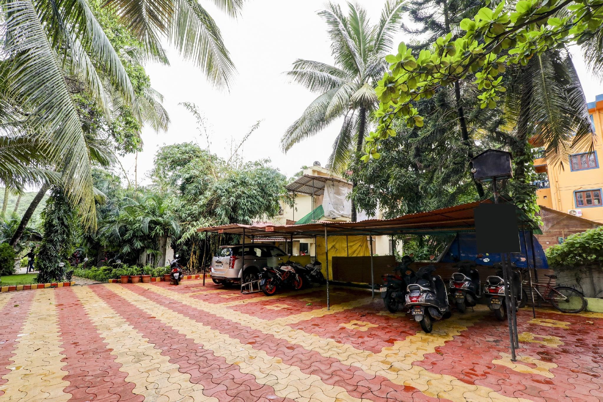 This is the image of the OYO 47980 Classic Cottages Candolim #2