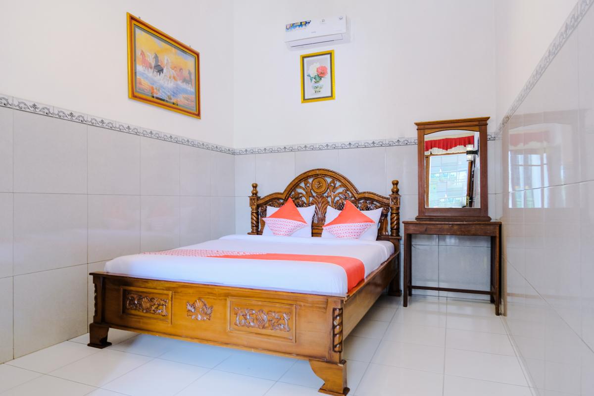 This is the image of the OYO 3128 Hotel Lahor Indah #1