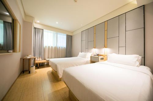 This is the image of the Ji Hotel Shanghai The Bund Shandong Middle Road #5