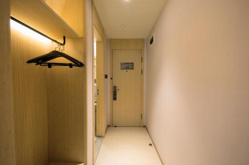 This is the image of the Ji Hotel Shanghai The Bund Shandong Middle Road #4