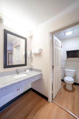 This is the image of the OYO Hotel McAllen Airport South #4