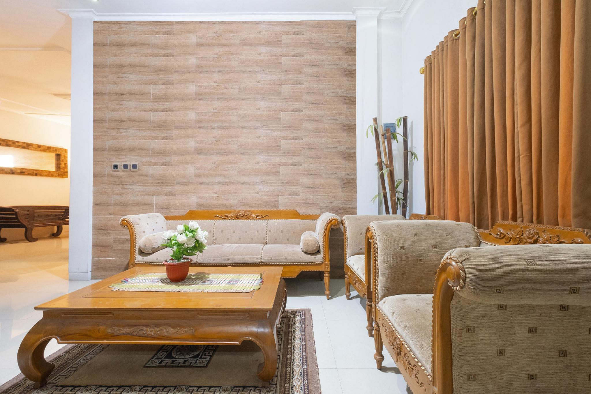 This is the image of the OYO 2995 Oemah Sorowajan Homestay Syariah #4