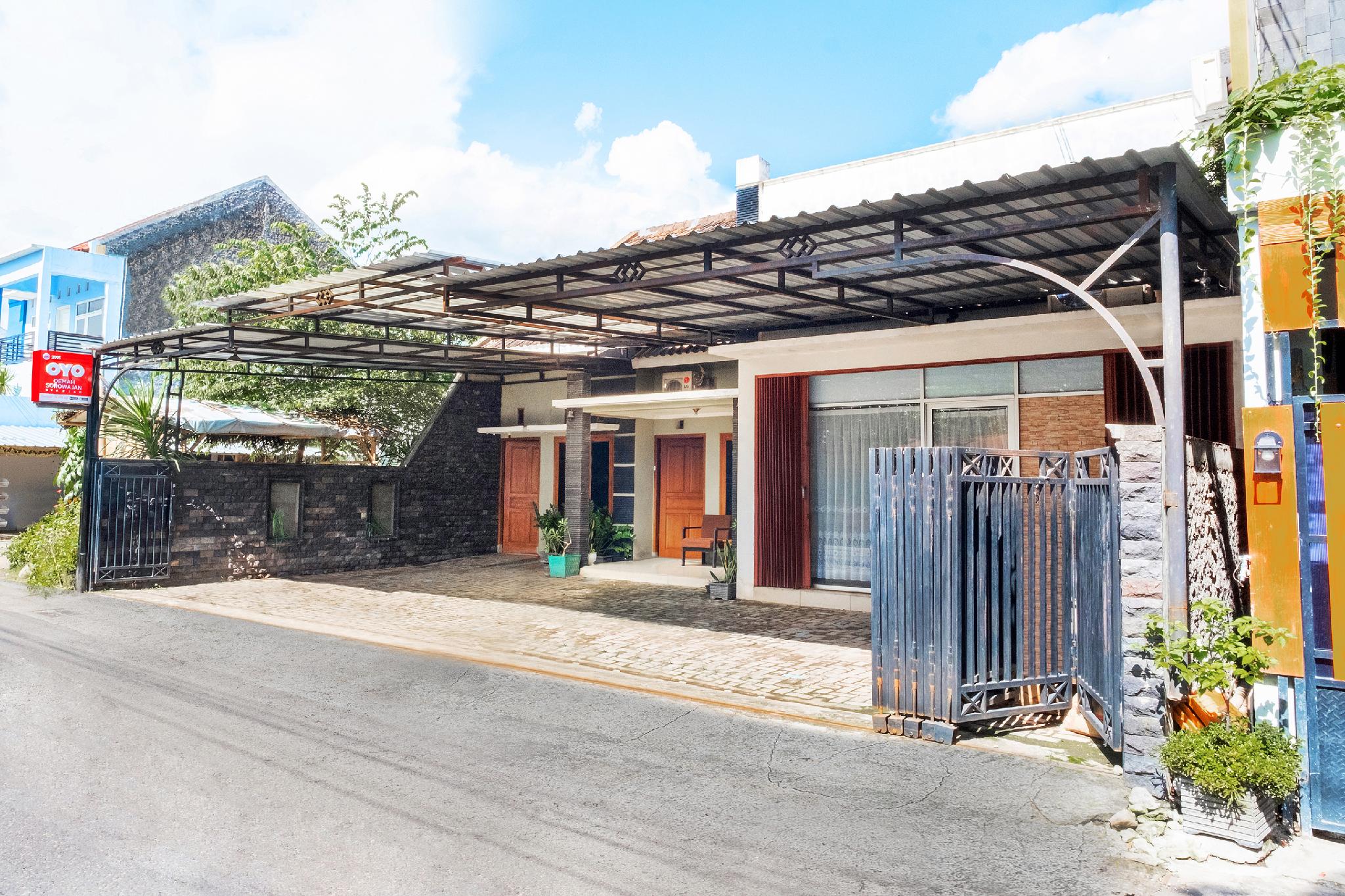 This is the image of the OYO 2995 Oemah Sorowajan Homestay Syariah #2