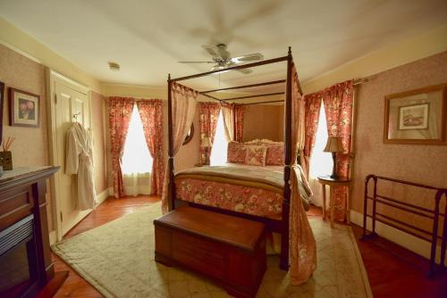 This is the image of the Cider Mill Inn Bed and Breakfast #1
