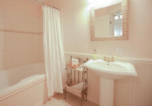 This is the image of the Cider Mill Inn Bed and Breakfast #5