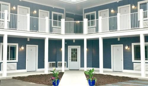 This is the image of the Empire Lakeshore Inn #2