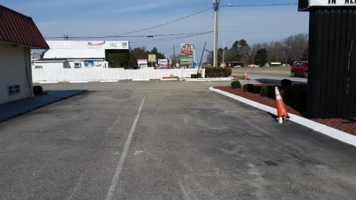 This is the image of the ECONOMY INN DILLON #4