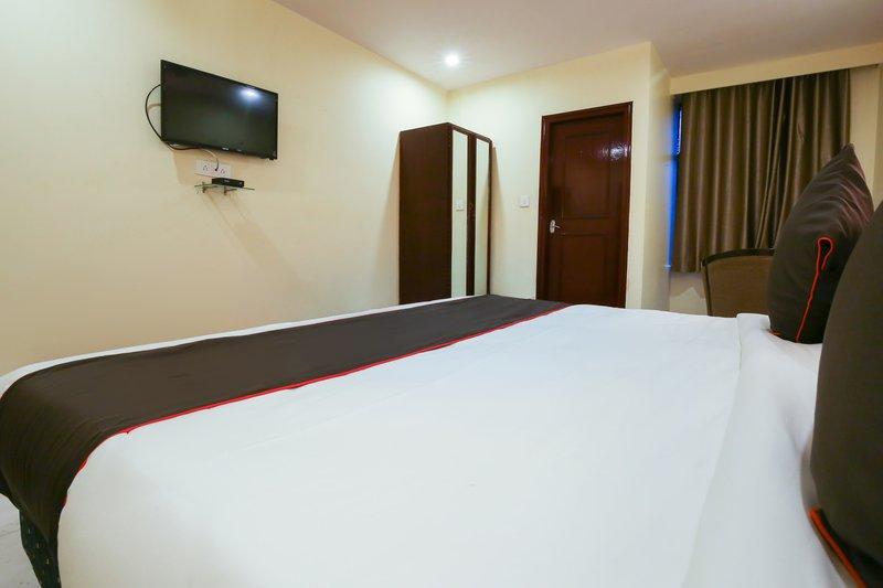This is the image of the Collection O 50200 Presidency Inn Hazratganj #1