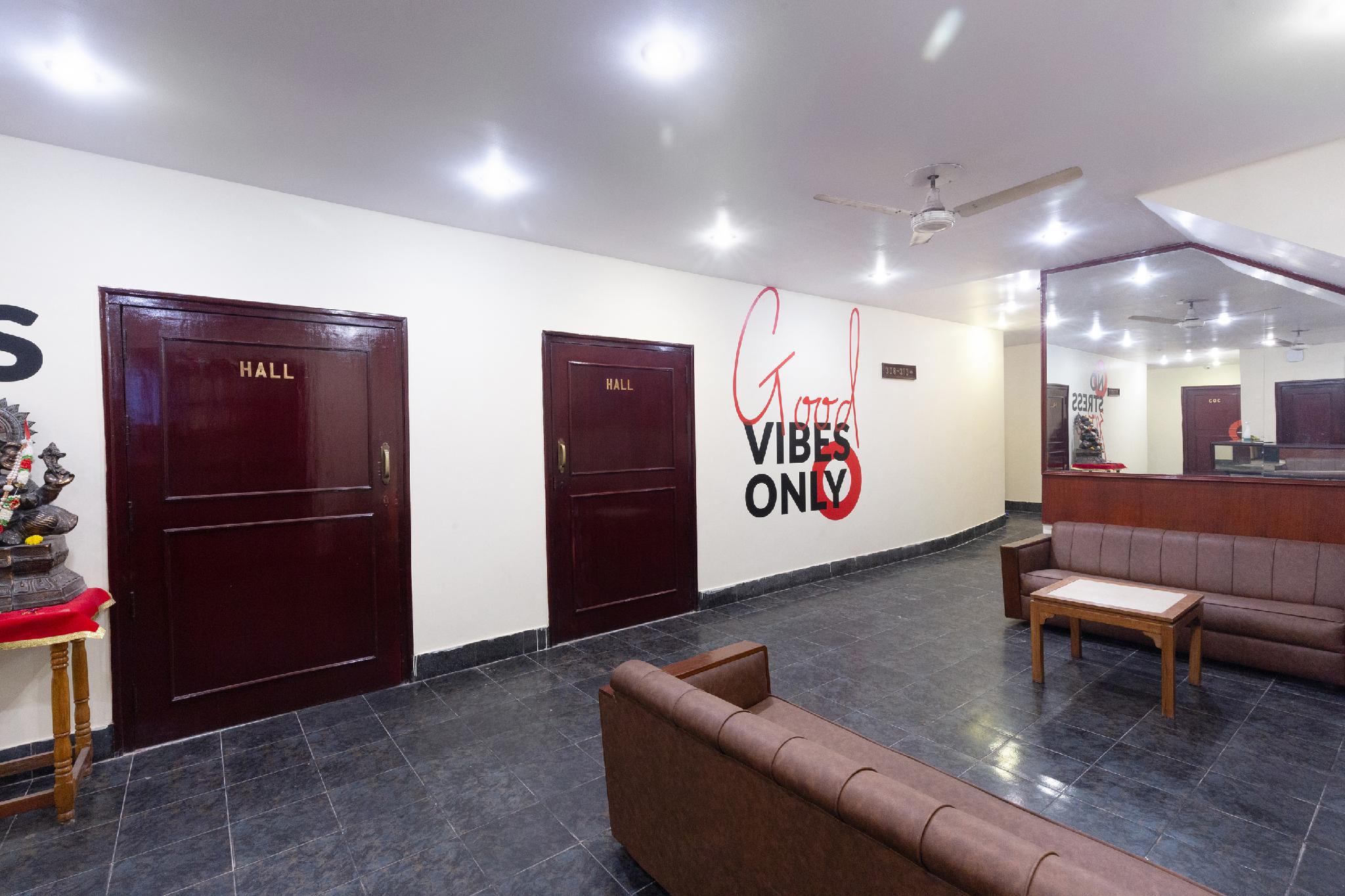 This is the image of the Collection O 50200 Presidency Inn Hazratganj #5