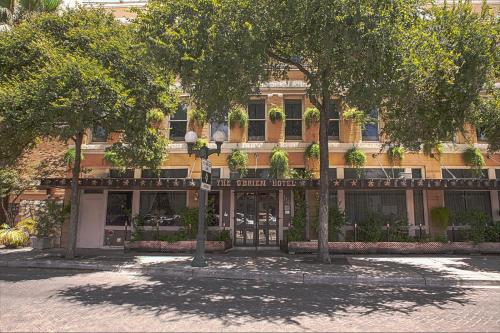 This is the image of the O'Brien Riverwalk Boutique Hotel #2