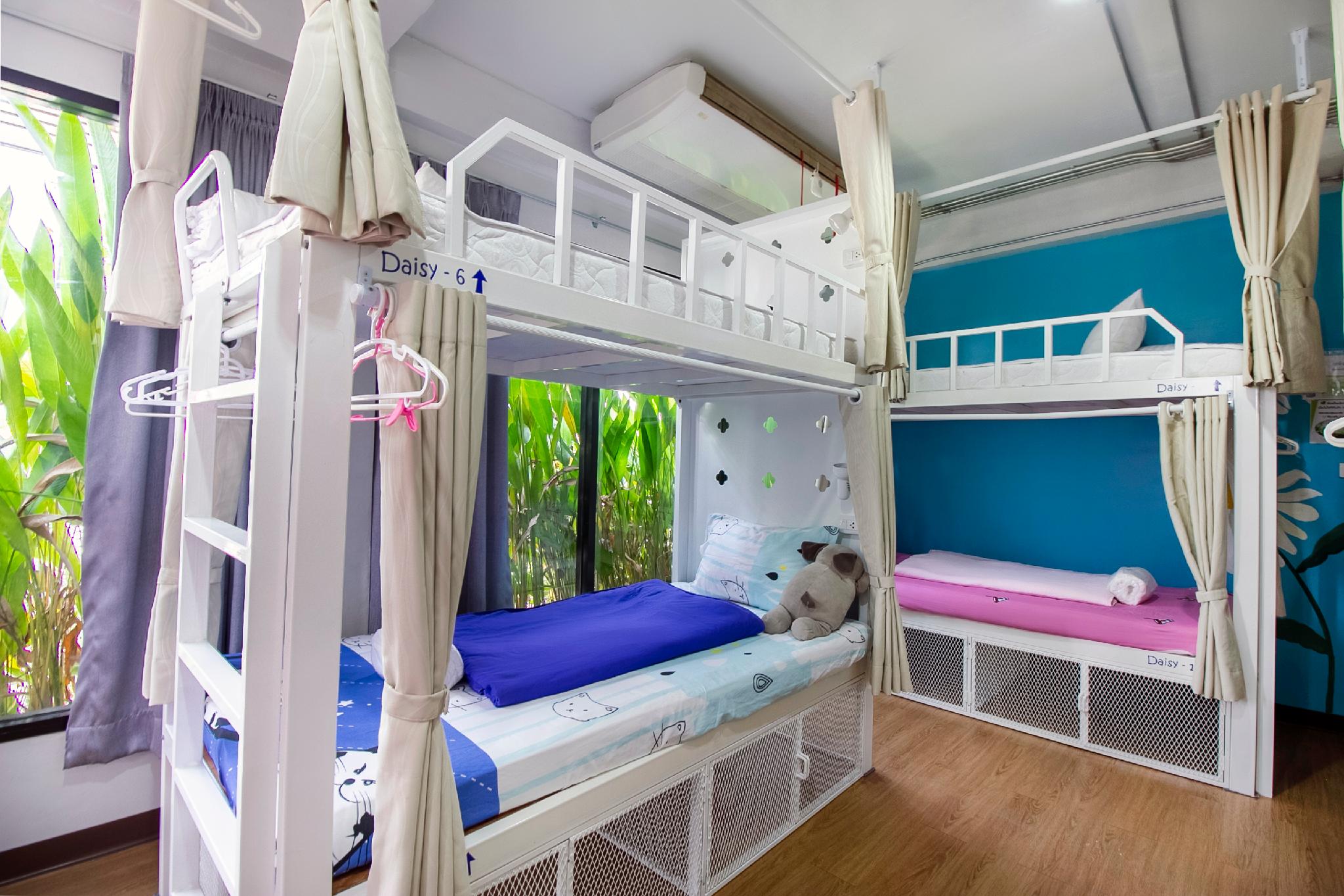 This is the image of the OYO 705 Hostel@seatzstation FEMALE ONLY #3