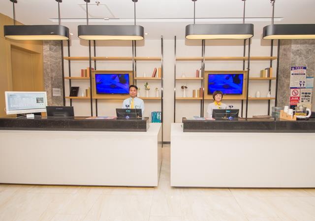 This is the image of the City Comfort Inn Wuhan Jianshe 'Er Road Zhongyuan Square #3